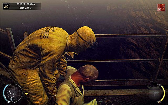 Po udanym ataku podnieś ciało zaatakowanej osoby i przerzuć je przez balustradę, tak by wylądowało w zbiorniku z odpadami - 12 - Fabryka śmierci (10 - 19) | Wyzwania Hitman Rozgrzeszenie - Hitman Absolution - poradnik do gry