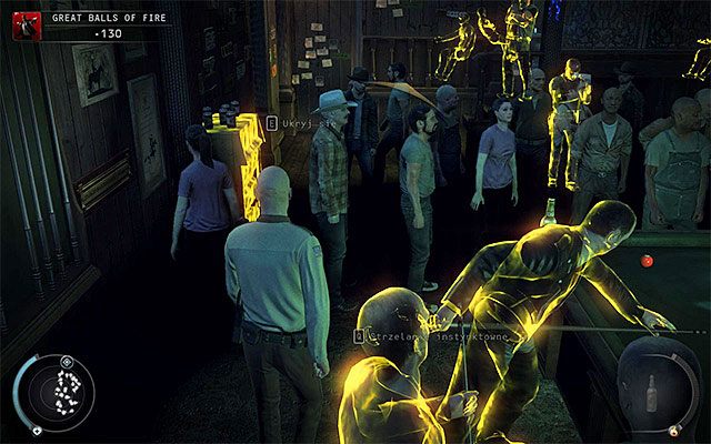 Jeżeli nie używasz żadnego przebrania, to czeka Cię teraz zdecydowanie trudniejsza przeprawa, bo musisz unikać nie tylko policjantów, ale również bramkarzy i kierowców ciężarówek - Dotarcie do barmana bez wszczynania bójki (Great Balls of Fire) | 7 - Witamy w Hope - Hitman Absolution - poradnik do gry