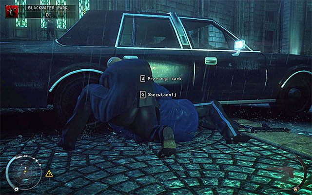 Niedaleko głównego wejścia spotkasz dwóch lub trzech ochroniarzy - Eksploracja okolic budynku mieszkalnego (Blackwater Park) | 18 - Blackwater Park - Hitman Absolution - poradnik do gry