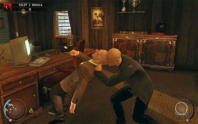 Dopiero teraz wyjdź z szafy - Zdobycie klucza do gabloty (Sklep z bronią) | 8 - Dar Ptaśka - Hitman Absolution - poradnik do gry