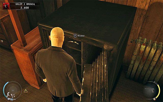 Niezależnie od wybranego wariantu zachowania musisz otworzyć sejf i zabrać z niego klucz do gablotki - Zdobycie klucza do gabloty (Sklep z bronią) | 8 - Dar Ptaśka - Hitman Absolution - poradnik do gry