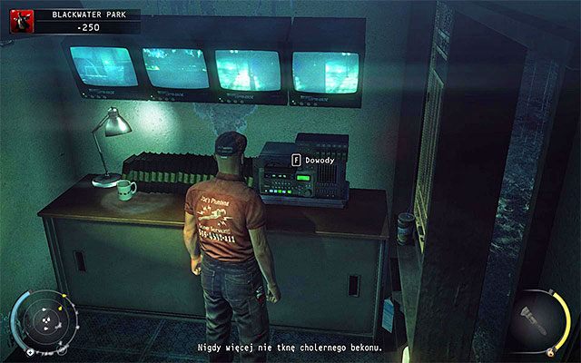 Ostatni ważny obszar to okolice pokazanej na powyższym screenie stróżówki, w której niezależnie od wybranego poziomu trudności powinieneś spotkać po jednym członku straży zewnętrznej i straży wewnętrznej Blackwater - Eksploracja okolic budynku mieszkalnego (Blackwater Park) | 18 - Blackwater Park - Hitman Absolution - poradnik do gry