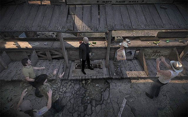 Jeżeli wygrałeś konkurs na strzelnicy, to musisz jedynie obejrzeć krótką scenkę przerywnikową, w trakcie której odzyskasz Silverballery - Odzyskanie Silverballerów (Sklep z bronią) | 8 - Dar Ptaśka - Hitman Absolution - poradnik do gry