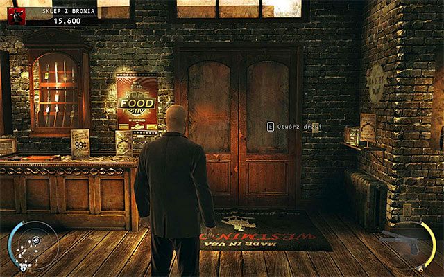 W celu zakończenia tej misji musisz skierować się do pokazanych na powyższym screenie drzwi - Odzyskanie Silverballerów (Sklep z bronią) | 8 - Dar Ptaśka - Hitman Absolution - poradnik do gry