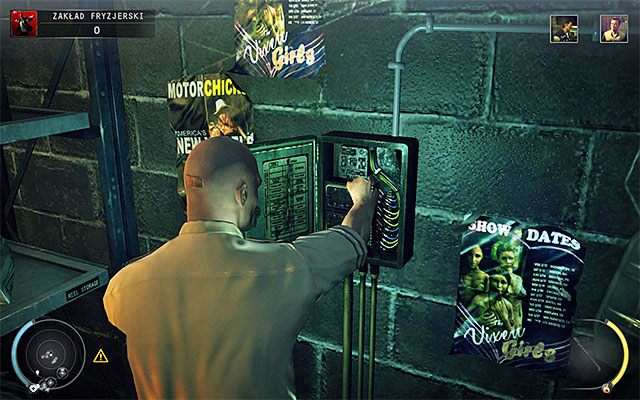 W trakcie eksploracji piwnicy Twoją uwagę powinna zwrócić skrzynka z bezpiecznikami (powyższy screen) - Eksploracja zakładu fryzjerskiego (Zakład fryzjerski) | 9 - Ogolić Lennyego - Hitman Absolution - poradnik do gry