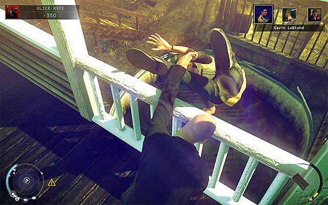 Po oczyszczeniu okolicy zaczekaj aż Gavin LeBlond oprze się o balustradę przy zbiorniku z ropą i go popchnij (powyższy screen) - 9 - Ogolić Lennyego (01 - 07) | Wyzwania Hitman Rozgrzeszenie - Hitman Absolution - poradnik do gry