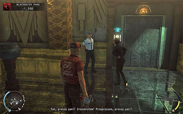 Lobby to najważniejsza część budynku i warto tu przede wszystkim zwrócić uwagę na poczynania pokazanej na powyższym screenie pracownicy ochrony - Eksploracja wnętrza budynku mieszkalnego (Blackwater Park) | 18 - Blackwater Park - Hitman Absolution - poradnik do gry