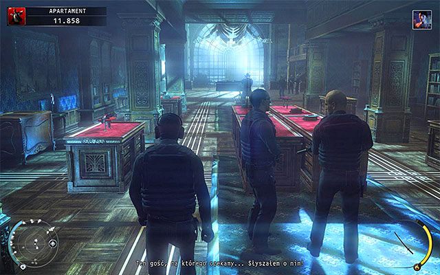 W pomieszczeniu z wielkim szkieletem wieloryba (powyższy screen) przebywa bardzo liczna grupa przeciwników, aczkolwiek warto rozejrzeć się po okolicy - Eksploracja apartamentu (Apartament) | 18 - Blackwater Park - Hitman Absolution - poradnik do gry