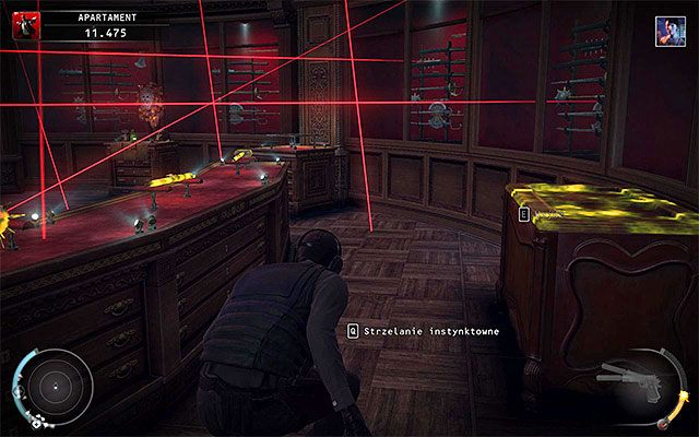 Po znalezieniu się w sali trofeów zacznij używać instynktu, a to dlatego, że w pomieszczeniu znajdują się liczne pułapki laserowe - Eliminacja Layli w zaaranżowanym wypadku (Apartament) | 18 - Blackwater Park - Hitman Absolution - poradnik do gry