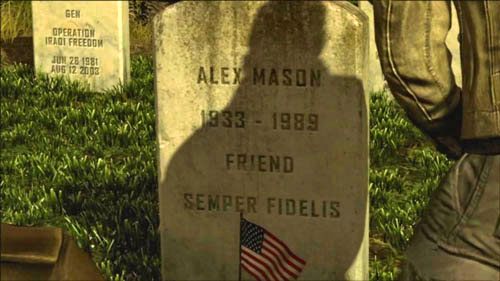 David uda się z Woodsem na cmentarz, aby odwiedzić grób ojca - Zakończenia - Menendez żywy | Decyzje, konsekwencje, zakończenia - Call of Duty: Black Ops II - poradnik do gry