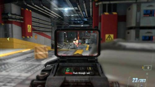 Po lewej masz wejście do pokoju, a naprzeciwko rampę prowadzącą na dół - 02 - Celerium | Misje - Opis przejścia | Call of Duty Black Ops II - Call of Duty: Black Ops II - poradnik do gry