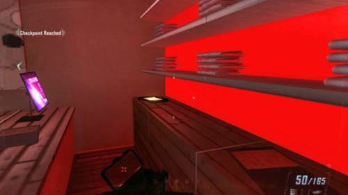 Kiedy oczyścisz wrogów w okolicy schodów, zacznij po nich schodzić - 06 - Karma | Misje - Opis przejścia | Call of Duty Black Ops II - Call of Duty: Black Ops II - poradnik do gry