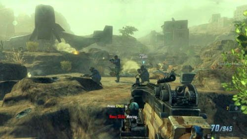 Przejdź przez bramę i przylgnij do skały, a potem wejdź po schodach z lewej - 08 - Achilles Veil | Misje - Opis przejścia | Call of Duty Black Ops II - Call of Duty: Black Ops II - poradnik do gry