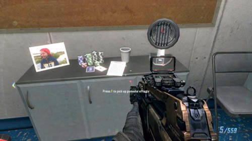 Zanim pójdziesz dalej, wejdź do pokoju po prawej - 09 - Odysseus | Misje - Opis przejścia | Call of Duty Black Ops II - Call of Duty: Black Ops II - poradnik do gry