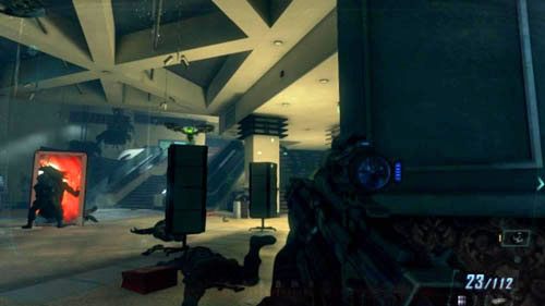 Wejdź do centrum i kryj się po prawej stronie, między kolumnami - 10 - Cordis Die | Misje - Opis przejścia | Call of Duty Black Ops II - Call of Duty: Black Ops II - poradnik do gry