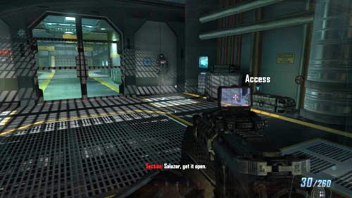 Kiedy tylko dostaniesz się do laboratorium, zejdź po schodach do pierwszego pomieszczenia i zwróć uwagę na skrzynię po prawej (obrazek powyżej) - 02 - Celerium | Misje - Wyzwania | Call of Duty Black Ops II - Call of Duty: Black Ops II - poradnik do gry