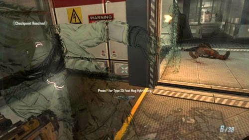 Ostatnia grupa będzie po oczyszczeniu wspomnianej sieci pokojów i udaniu się w okolice schodów na dół - 11 - Judgment Day | Misje - Wyzwania | Call of Duty Black Ops II - Call of Duty: Black Ops II - poradnik do gry