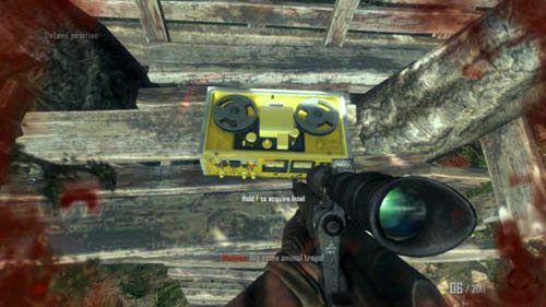 Kiedy poznasz Menendeza i uciekniesz do Hudsona i Woodsa, będziesz musiał chwilę powalczyć, aż Hudson rzuci granat dymny - 01 - Pyrrhic Victory | Materiały wywiadowcze | Call of Duty Black Ops II - Call of Duty: Black Ops II - poradnik do gry