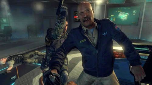 Co ciekawe, jeśli po prostu nie zrobisz nic, admirał rzuci się na Menendeza (pierwszy obrazek powyżej), lecz od razu zostanie obezwładniony przez Salazara (drugi obrazek powyżej) - 09 - Odysseus | Decyzje, konsekwencje, zakończenia | Call of Duty Black Ops II - Call of Duty: Black Ops II - poradnik do gry