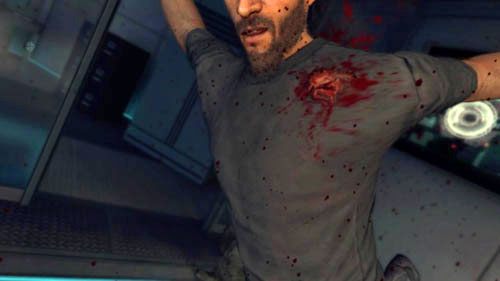 ale zanim zdąży strzelić, Farid rzuci się i zasłoni Karmę przed strzałem (obrazek powyżej) ginąc samemu - 09 - Odysseus (mostek) | Decyzje, konsekwencje, zakończenia - Call of Duty: Black Ops II - poradnik do gry