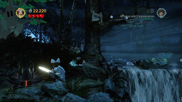 Gdy dotrzemy do pierwszej rzeki zamiast przekraczać ją udajmy się w dół (w kierunku kamery) a następnie w lewo - Czarny jeździec | Znajdźki | LEGO The Lord of the Rings - LEGO The Lord of the Rings: Władca Pierścieni - poradnik do gry