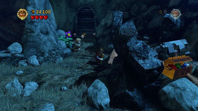 Tuż przed schodami prowadzącymi na szczyt Wichrowego Czuba, po prawej stronie ścieżki znajduje się popękany klocek - Wichrowy Czub | Znajdźki | LEGO The Lord of the Rings - LEGO The Lord of the Rings: Władca Pierścieni - poradnik do gry