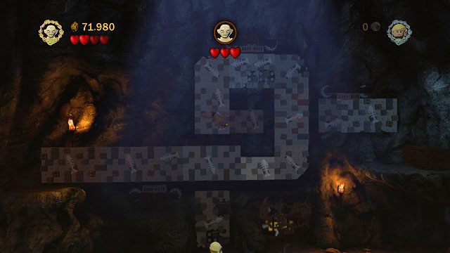 Teraz druga postać obraca prawy kołowrót umożliwiając Gollumowi dostanie się do skrzyni na skalnej półce - Obłaskawienie Golluma | Znajdźki | LEGO The Lord of the Rings - LEGO The Lord of the Rings: Władca Pierścieni - poradnik do gry