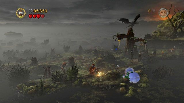 Gdy dotrzemy do sekcji z mostem oraz hakiem na linę musimy udać się kilka kroków w kierunku kamery - Martwe Bagna | Znajdźki | LEGO The Lord of the Rings - LEGO The Lord of the Rings: Władca Pierścieni - poradnik do gry