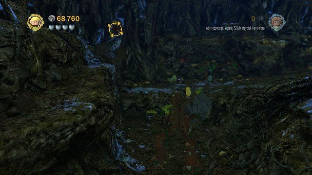 Gdy ominiemy lokację, w której jako Drzewiec rzucaliśmy głazami i skręcimy w prawo zobaczymy wysoko nad nami wśród liści skrzynię - Tropem Hobbitów | Znajdźki | LEGO The Lord of the Rings - LEGO The Lord of the Rings: Władca Pierścieni - poradnik do gry