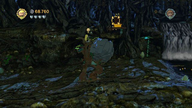 Będziemy jeszcze musieli wracać się dwa razy po głaz i za każdym razem rzucać nim w ptaszysko - Tropem Hobbitów | Znajdźki | LEGO The Lord of the Rings - LEGO The Lord of the Rings: Władca Pierścieni - poradnik do gry