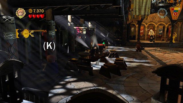 Musimy użyć liny na haku po lewej stronie sali tronowej, a otrzymamy dostęp do kolejnego minizestawu - Atak Wargów | Znajdźki | LEGO The Lord of the Rings - LEGO The Lord of the Rings: Władca Pierścieni - poradnik do gry