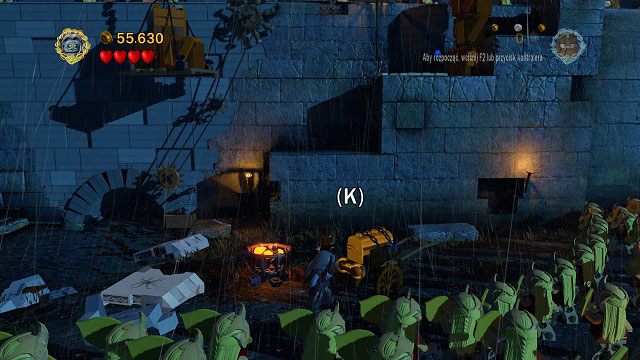 W lokacji Starowej, po prawej stronie musimy pociągnąć za pomarańczową rękojeść używając Szagrata - Helmowy Jar | Znajdźki | LEGO The Lord of the Rings - LEGO The Lord of the Rings: Władca Pierścieni - poradnik do gry