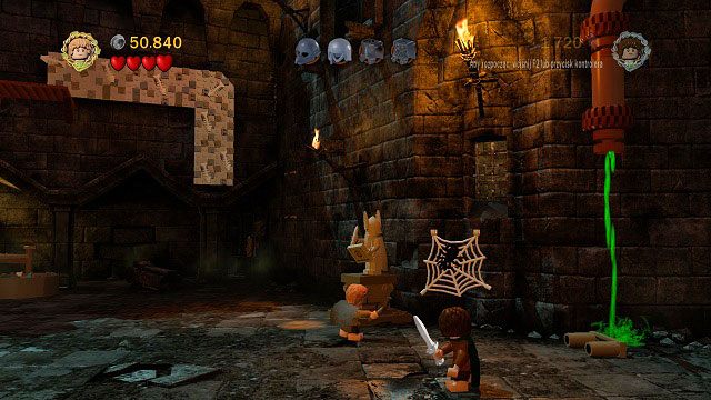 #3 Za zejściem do piwnicy zamkniętym na mithrilową kłódkę, w samym rogu lokacji - Cirith Ungol | Znajdźki | LEGO The Lord of the Rings - LEGO The Lord of the Rings: Władca Pierścieni - poradnik do gry