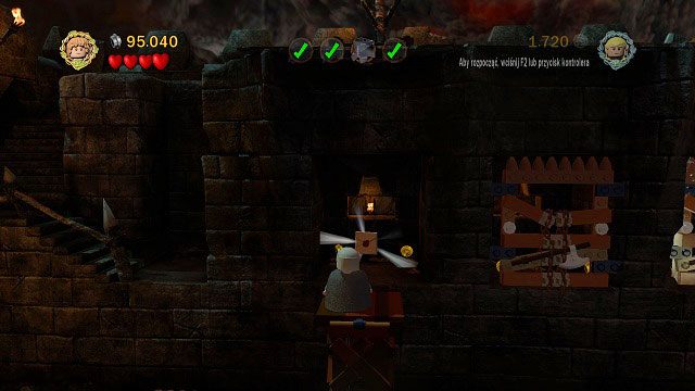Podczas przesuwania kolumny; schemat znajduje się za lewym oknem zabitym deskami - Cirith Ungol | Znajdźki | LEGO The Lord of the Rings - LEGO The Lord of the Rings: Władca Pierścieni - poradnik do gry
