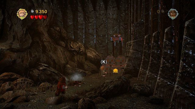 W tej samej lokacji co mini zestaw #3 musimy udać się na północ - znajdziemy tam hak przyczepiony do kamieni - Czarna Brama | Znajdźki | LEGO The Lord of the Rings - LEGO The Lord of the Rings: Władca Pierścieni - poradnik do gry