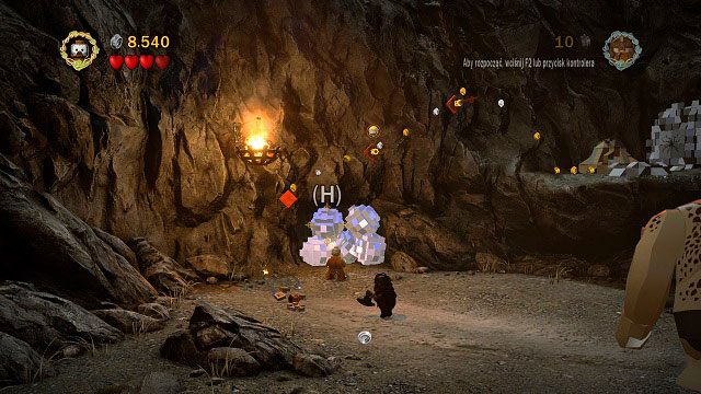 Podczas drugiego starcia na lewo od bramy w oddali zobaczymy mithrilowe kamienie - Czarna Brama | Znajdźki | LEGO The Lord of the Rings - LEGO The Lord of the Rings: Władca Pierścieni - poradnik do gry