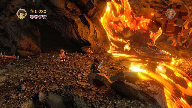 Tuż przed pierwszą rzeką ognia; niszczymy okoliczne kamienie i budujemy z pozostałości pomost - Góra Przeznaczenia | Znajdźki | LEGO The Lord of the Rings - LEGO The Lord of the Rings: Władca Pierścieni - poradnik do gry