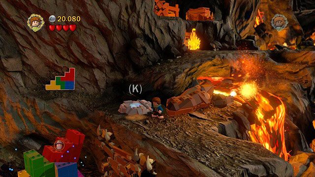 Po zdobyciu minizestawu #5, napełniamy wiaderko w znajdującej się obok nas sadzawce i gasimy pobliski pożar - Góra Przeznaczenia | Znajdźki | LEGO The Lord of the Rings - LEGO The Lord of the Rings: Władca Pierścieni - poradnik do gry