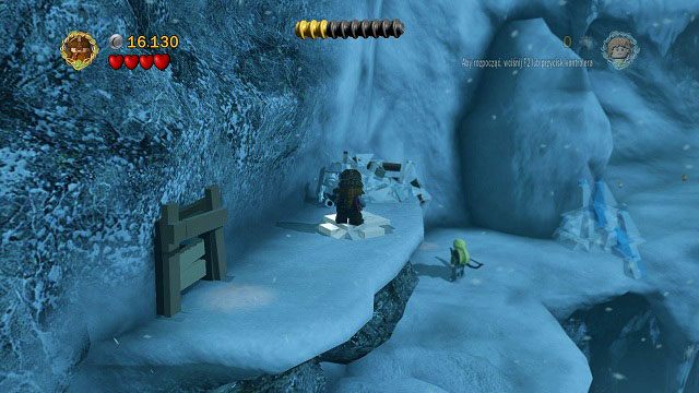 Tuż obok liny znajduje się popękany klocek - Przełęcz Caradhras | Opis przejścia - Akt I | LEGO The Lord of the Rings - LEGO The Lord of the Rings: Władca Pierścieni - poradnik do gry