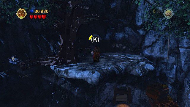 Po dostaniu się na półkę skalną musimy uderzyć w stos skrzynek aby utorować sobie drogę wyżej - Przełęcz Caradhras | Opis przejścia - Akt I | LEGO The Lord of the Rings - LEGO The Lord of the Rings: Władca Pierścieni - poradnik do gry