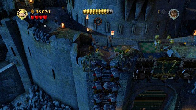 Akcja przeniesie się na mur nad bramą - Helmowy Jar | Opis przejścia - Akt II | LEGO The Lord of the Rings - LEGO The Lord of the Rings: Władca Pierścieni - poradnik do gry