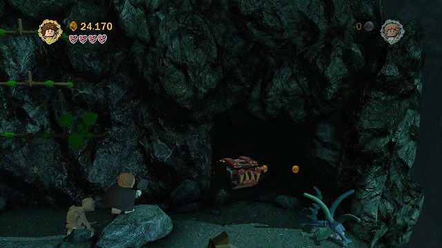 Na szczycie schodów w pierwszej kolejności musimy odwiedzić znajdującą się po prawej stronie jaskinię - Tajne Schody | Opis przejścia - Akt III | LEGO The Lord of the Rings - LEGO The Lord of the Rings: Władca Pierścieni - poradnik do gry