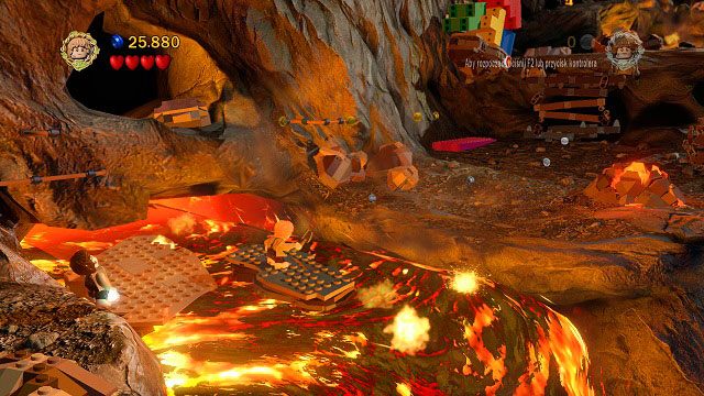 Omijamy znane z prologu pułapki ogniowe i docieramy do poręczy - Góra Przeznaczenia | Opis przejścia - Akt III | LEGO The Lord of the Rings - LEGO The Lord of the Rings: Władca Pierścieni - poradnik do gry