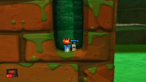 Gdy znajdzie się on w dole z beczką benzyny, zrzućmy tam Dynamit - Kanał ściekowy | Łamigłówki | Worms Revolution - Worms: Revolution - poradnik do gry