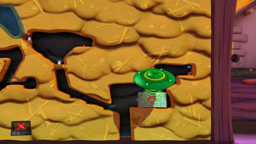 Dzięki UFO przestawiamy pudełko tak, by umożliwiło nam dostanie się do przeciwnika - Podwórko | Łamigłówki | Worms Revolution - Worms: Revolution - poradnik do gry