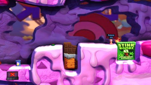 Korzystając z Telekinezy przemieszczamy tabliczkę czekolady oraz pudełko we wnęki [ilustracja], a następnie dwukrotnie używamy Ognistego uderzenia do przemieszczenia naszego wroga - Wszystkie atrakcje wesołego miasteczka! | Łamigłówki | Worms Revolution - Worms: Revolution - poradnik do gry