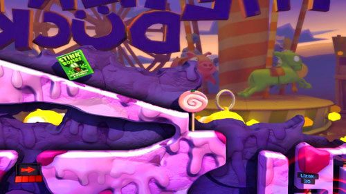 Jedyne, co nam pozostało, to za pomocą Żołnierza przewrócić pudełko tak, by potoczyło się w stronę lizaka - Wszystkie atrakcje wesołego miasteczka! | Łamigłówki | Worms Revolution - Worms: Revolution - poradnik do gry