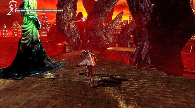 Po odzyskaniu kontroli nad głównym bohaterem rozejrzyj się po okolicy i opcjonalnie skorzystaj z nowej statuy boskości (Divinity Statue) - Przeprawa przez drugą część lunaparku | 1 - Found (Odnaleziony) - DMC: Devil May Cry - poradnik do gry