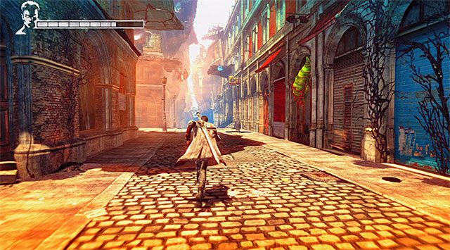 Po zakończonych walkach rozejrzyj się po okolicy w poszukiwaniu interaktywnych przedmiotów, ignorując chwilowo sekrety widoczne na górnych poziomach - Zniszczenie drugiej kamery | 4 - Under Watch (Pod obserwacją) - DMC: Devil May Cry - poradnik do gry