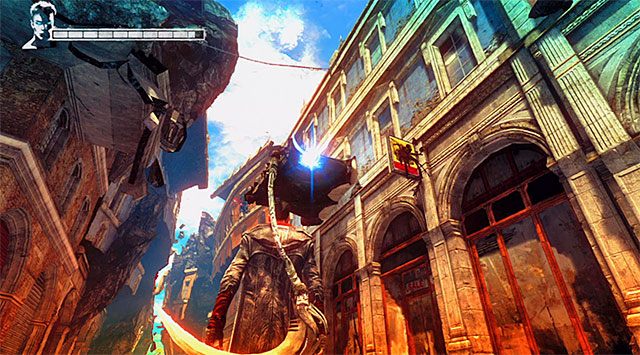 Ustaw się w pokazanym na powyższym screenie miejscu i skorzystaj z anielskiej wyciągarki z zamiarem przyciągnięcia się do znajdującej się nad Tobą platformy - Zniszczenie drugiej kamery | 4 - Under Watch (Pod obserwacją) - DMC: Devil May Cry - poradnik do gry